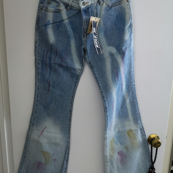 Jean - Picture 2 of 2